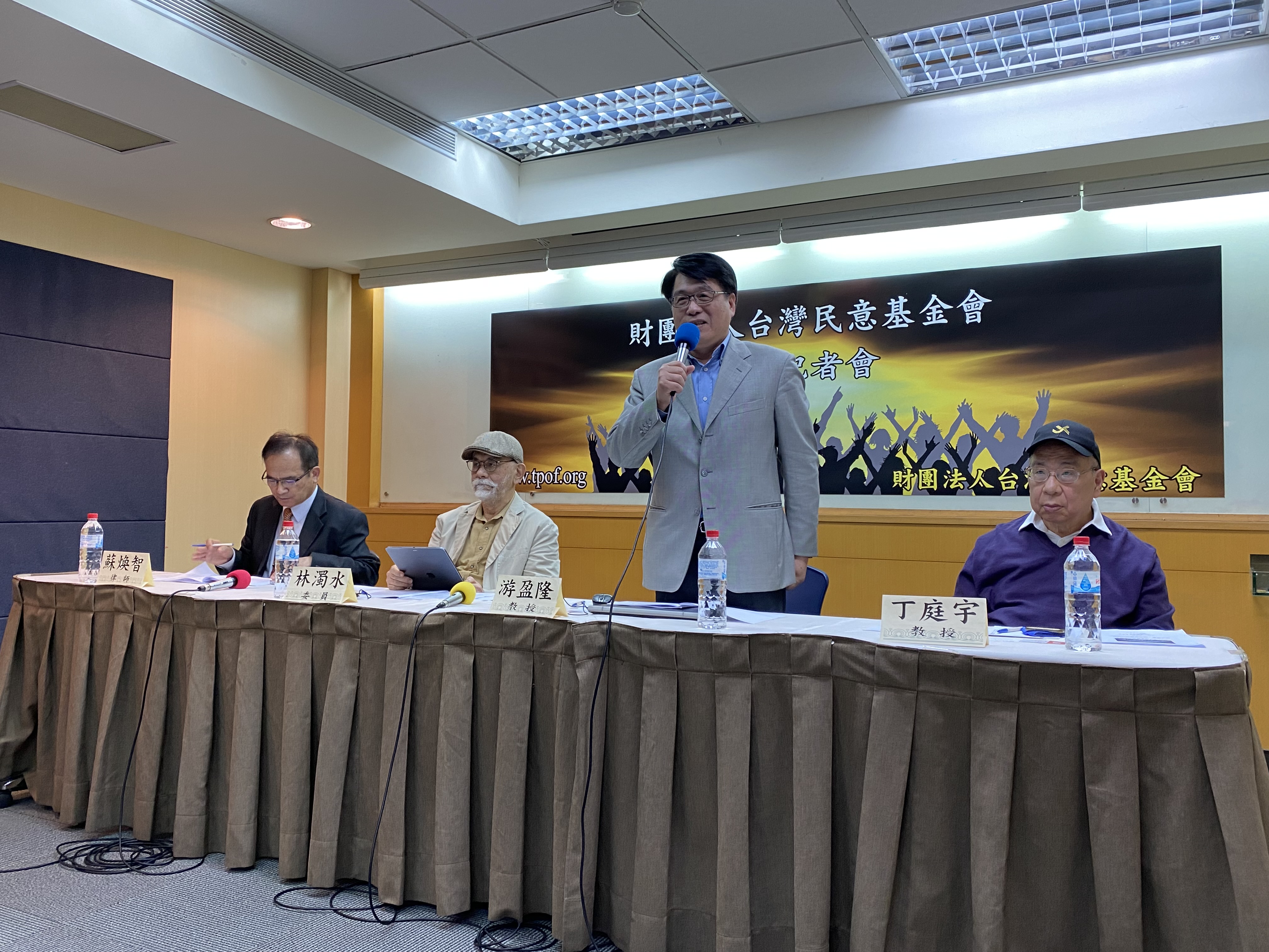 台灣民意基金會22日公佈最新民調，有高達7成3台灣人認為俄羅斯出兵無正當性。(林詠青攝)