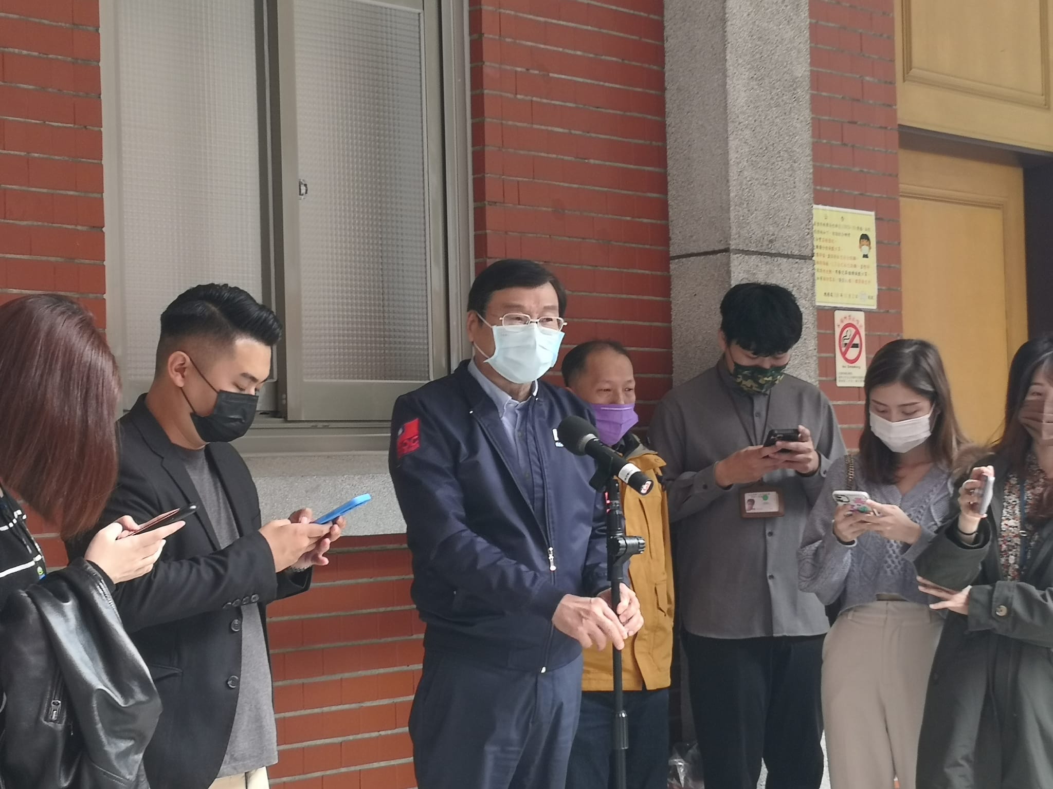 國民黨立院黨團總召曾銘宗說明國民黨對18歲公民權態度。(劉玉秋 攝)