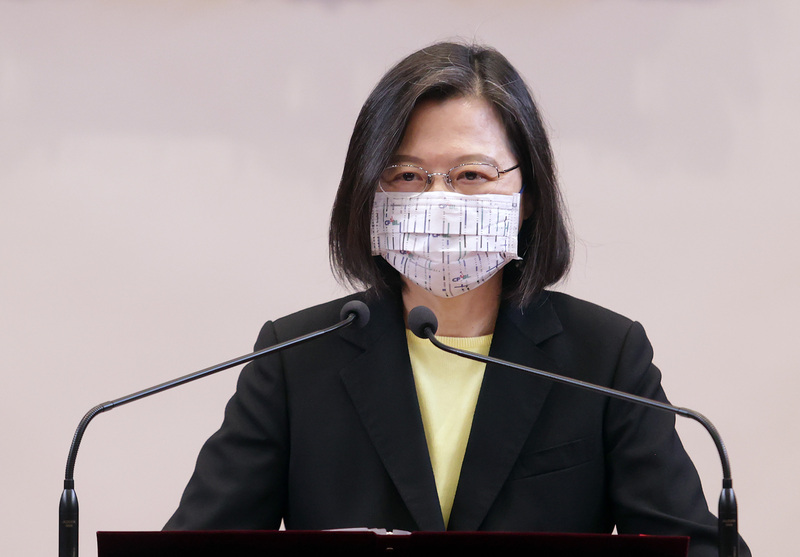 總統蔡英文（圖）因接觸確診者必須居家隔離，隔離期間在臉書分享居家快篩經驗。 (圖：中央社)