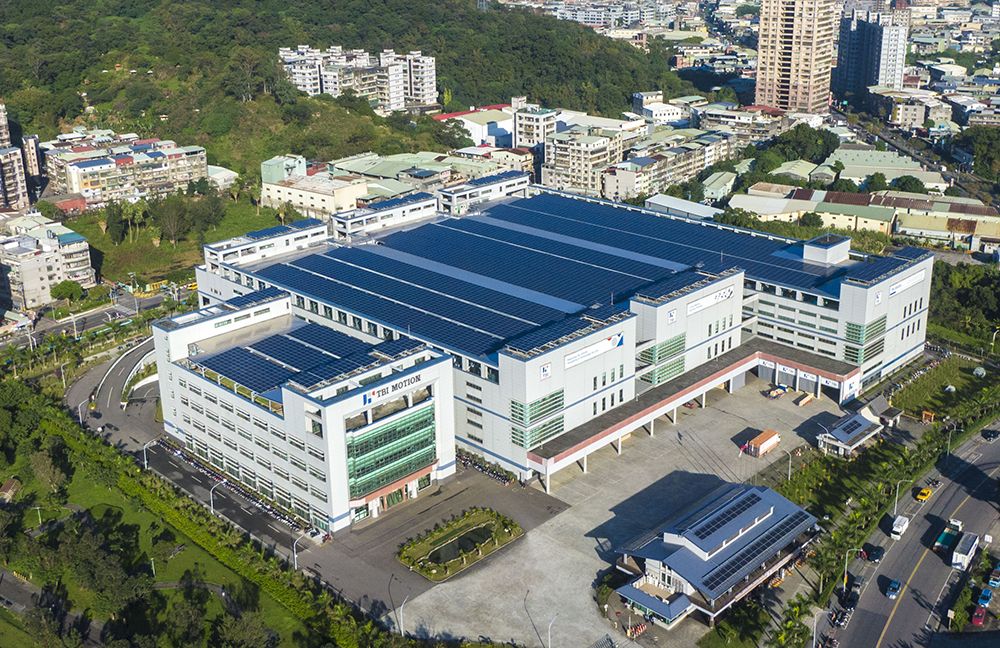 新北市全球傳動樹林廠員工染疫案，擴大採檢再發現10例COVID-19陽性個案；之後員工需持陰性證明進廠，不過要看感染情況才能決定何時復工，尚無時間表(圖取自全傳官網)