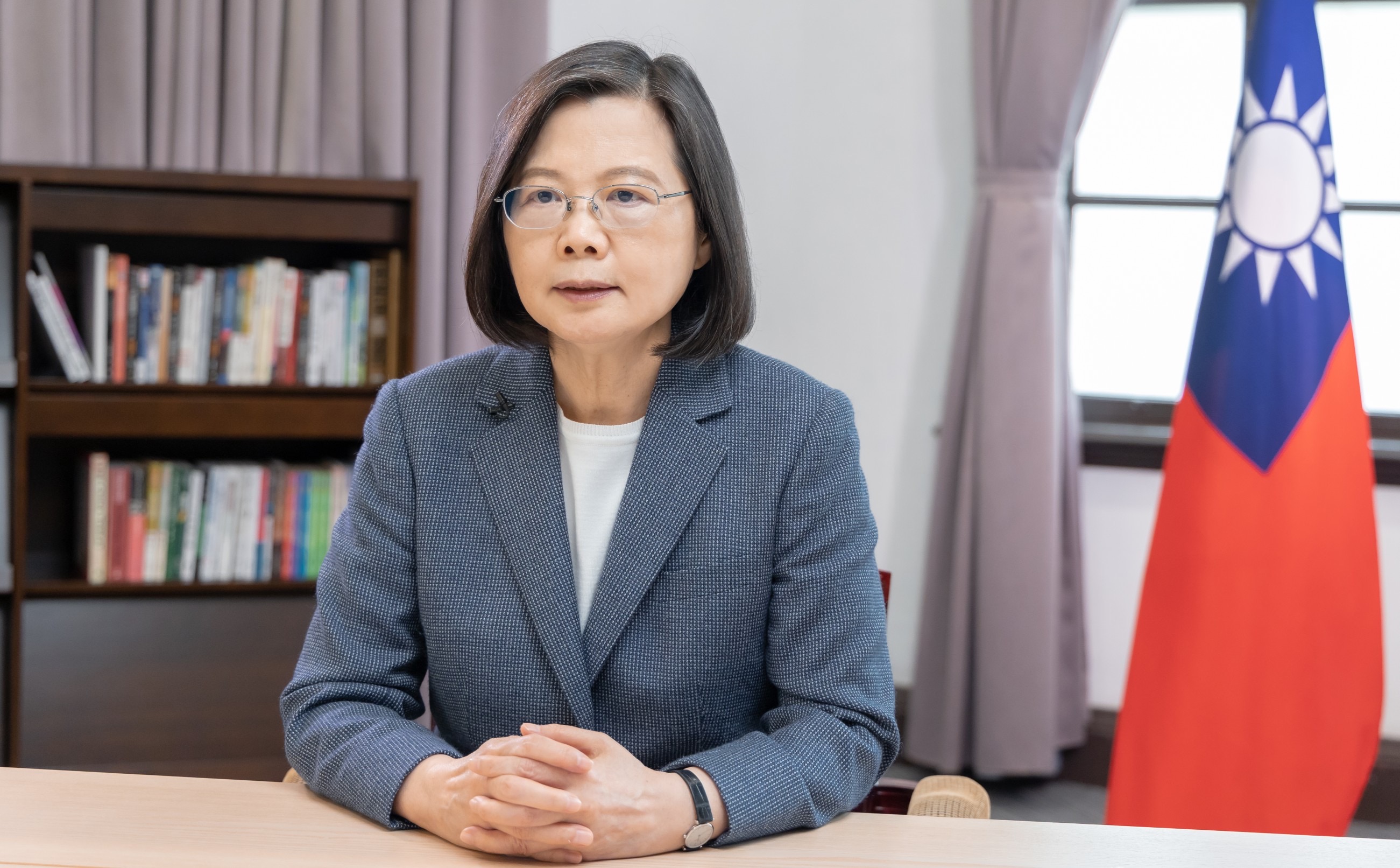 蔡英文總統26日晚間以錄影方式為「世界台灣商會聯合總會第28屆第2次理監事會議開幕典禮」致詞。 (圖:總統府)