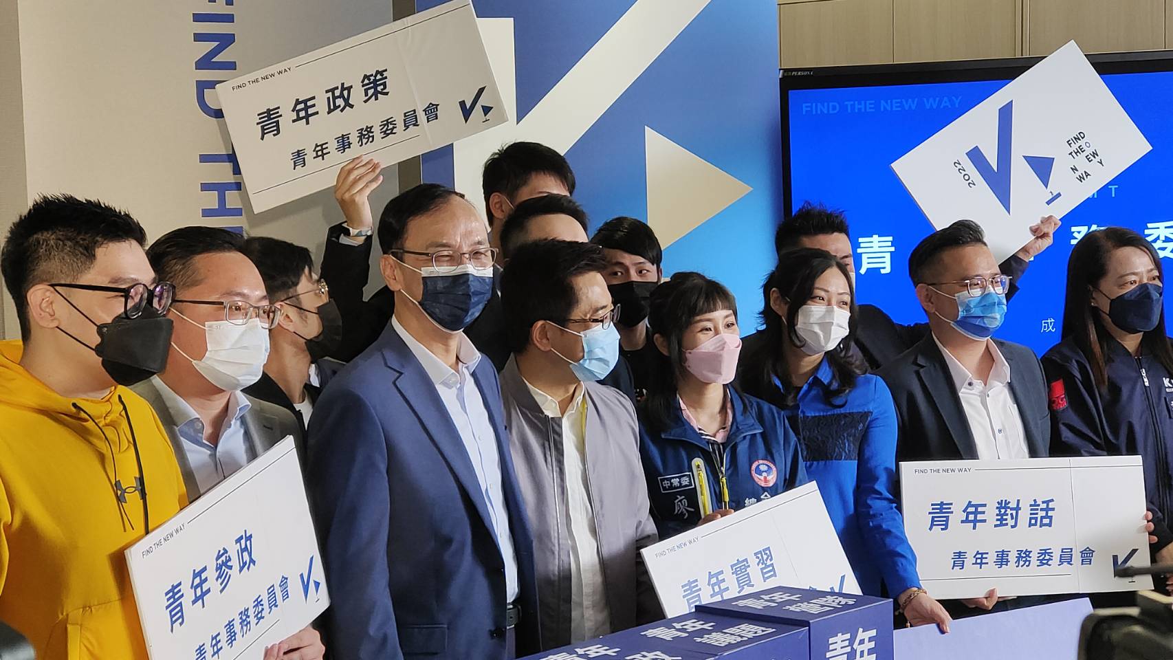 國民黨青年事務委員會29日成立，國民黨主席朱立倫表示，要培養更多從事公共事務的年輕人才。(王韋婷攝)