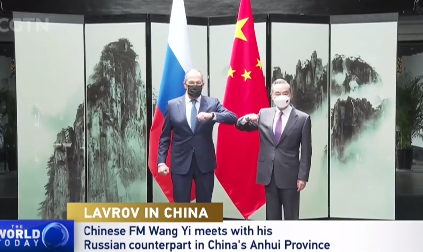 俄羅斯外長拉夫羅夫(Sergei Lavrov)在29日抵達中國安徽省屯溪並與中國外長王毅會面。(翻攝CGTN畫面)