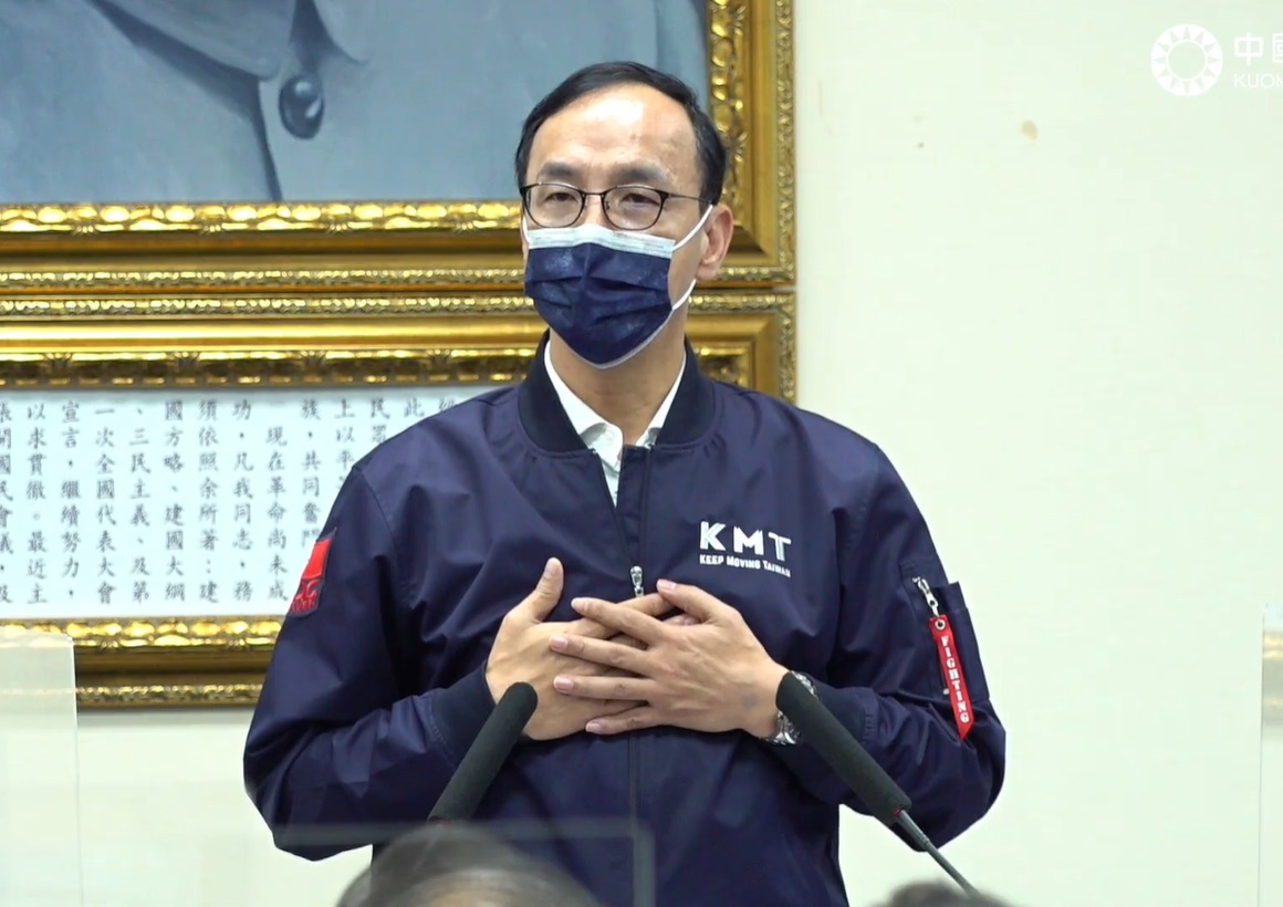 國民黨主席朱立倫30日表示，民進黨如要將修憲複決與大選合併舉行，必須先道歉、再修法。(圖擷自國民黨臉書)