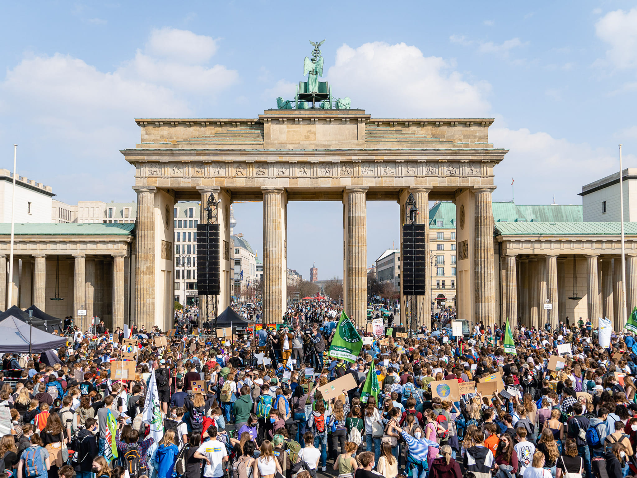 德國民眾走上街頭參加「週五為未來而戰」(Fridays for Future)氣候抗議行動。(臉書)