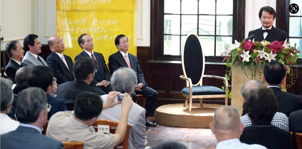 施明德傍晚發出聲明回應指出，當時並沒有說明款項是出於國務機要費，現在陳水扁又重新向他再討一次「人情」，並且加碼說是「國務機要費」，他認為此乃一樁舊事，他僅澄清說明、不予評論。(圖：施明德臉書)