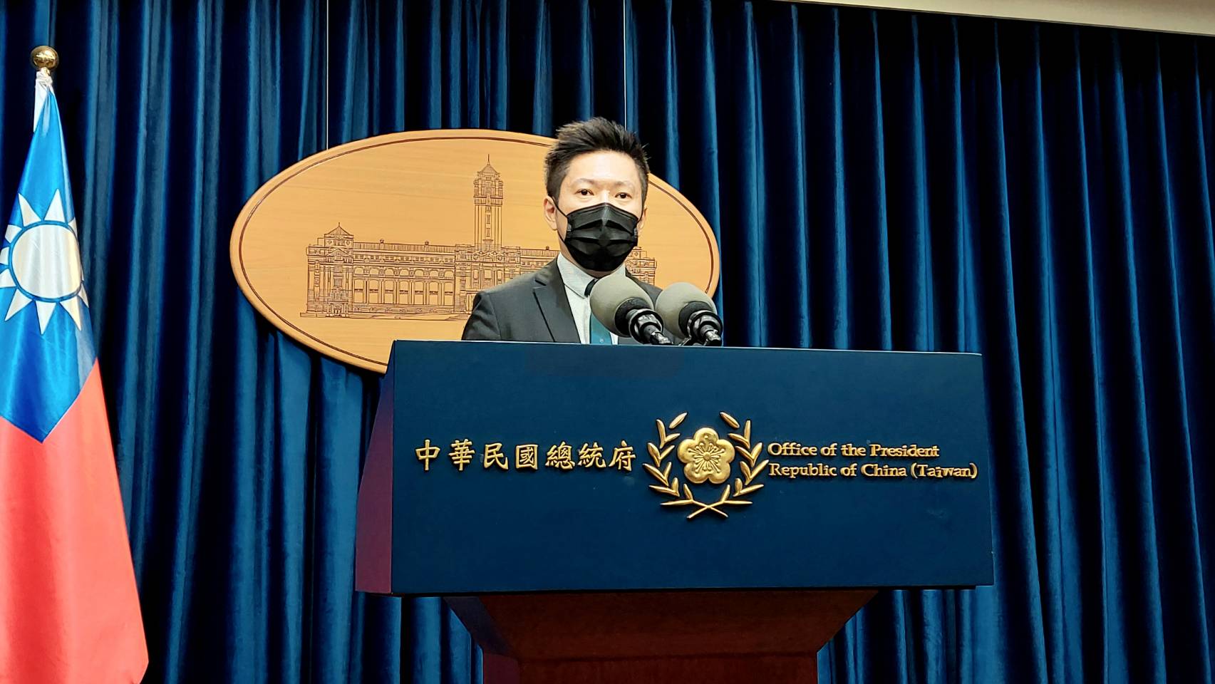 總統府發言人張惇涵19日表示，執政團隊將在農曆年期間啟動內閣調整作業，若有正式定案，會儘速向國人報告。(歐陽夢萍 攝)