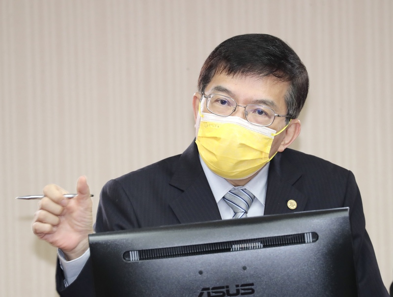 交通部長王國材(圖)表示，正在針對旅遊團打三劑引發效應進行處理。資料照片。(圖：中央社)