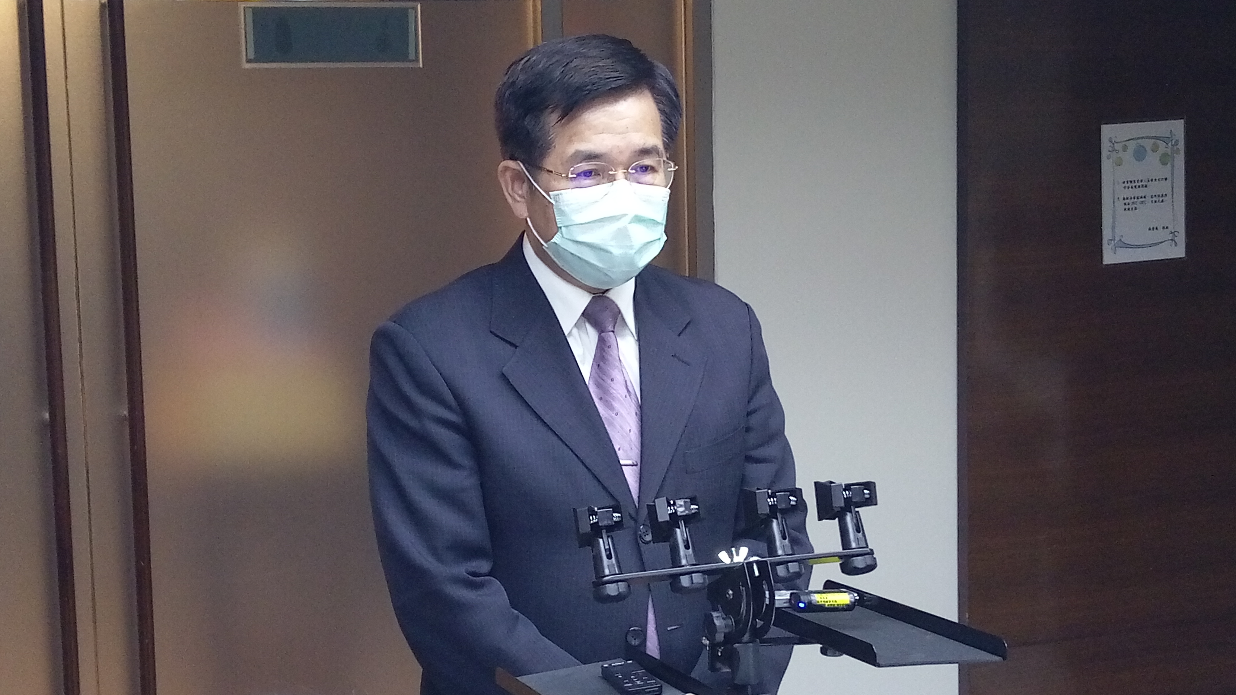 教育部長潘文忠回應校園防疫停課議題。(陳國維 攝)