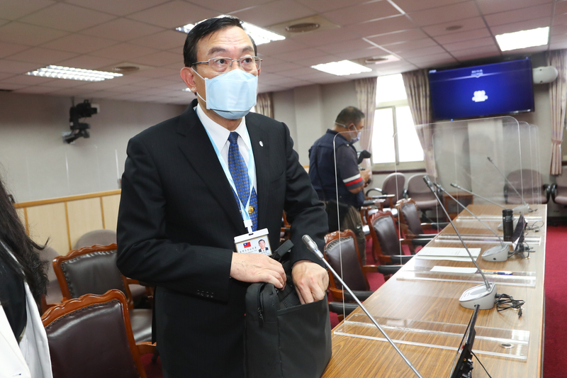 立法院司法法制、內政委員會14日上午聯席審查檢察總長人事案，獲提名檢察總長的台灣高等檢察署檢察長邢泰釗報告並備詢。(圖：中央社)