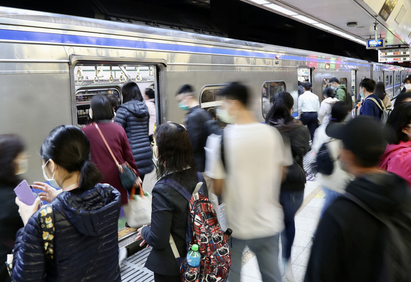 台灣鐵路工會發起5月1日勞動節集體以不加班方式合法休假，台鐵仍全力溝通。(圖：中央社)