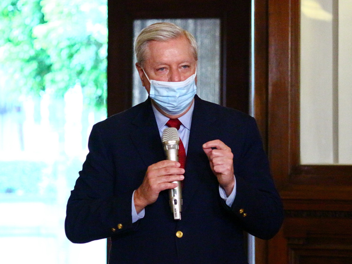 美國聯邦參議院預算委員會共和黨首席議員葛瑞姆(Lindsey Graham)15日在台北表示，台美間若有更多商業活動，關係就會更強勁 (央廣記者王照坤 攝)