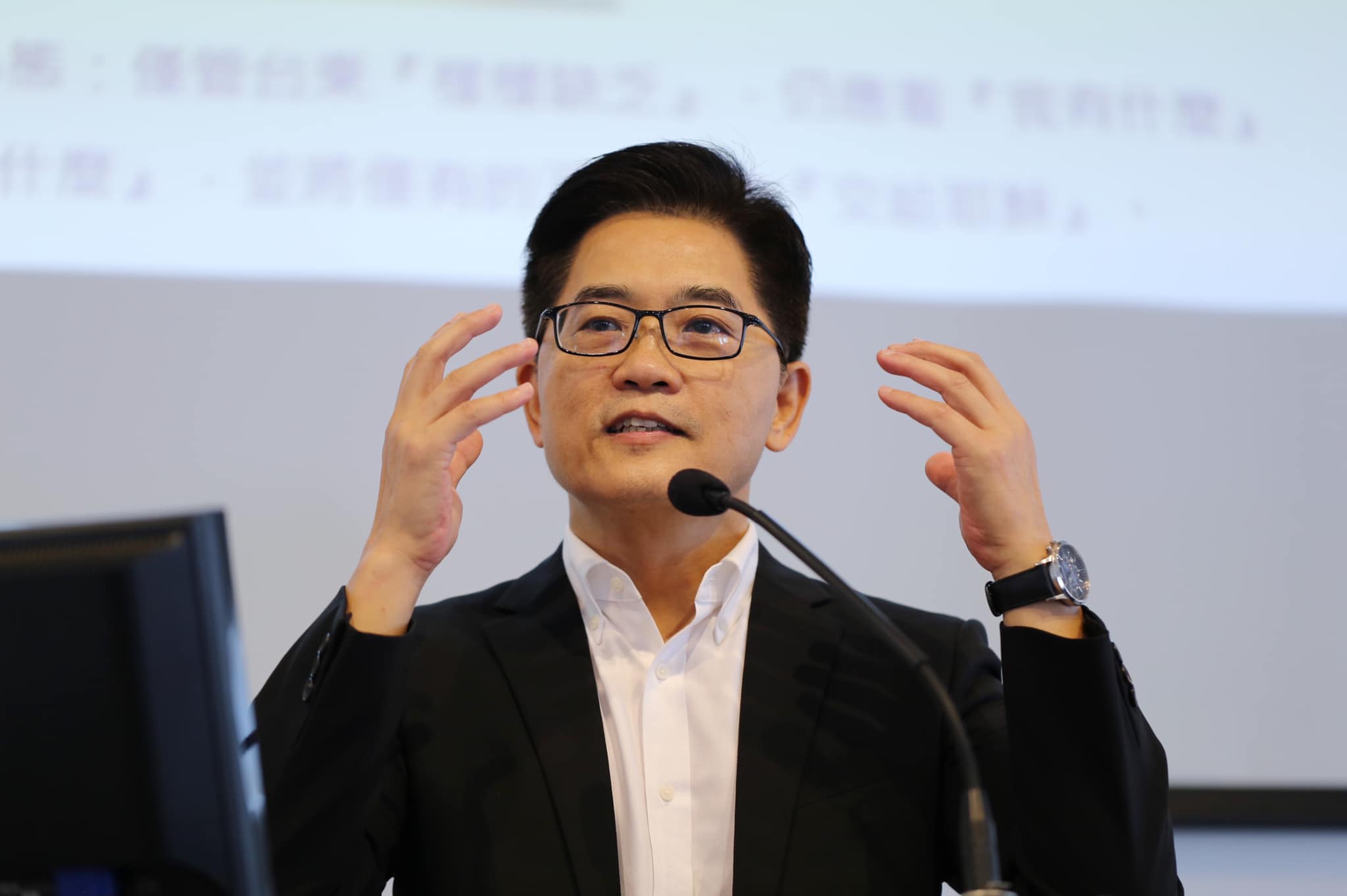 國民黨秘書長黃健庭19日表示，桃園市長提名會選出最強候選人，黨中央沒有口袋名單。(圖：黃健庭臉書)