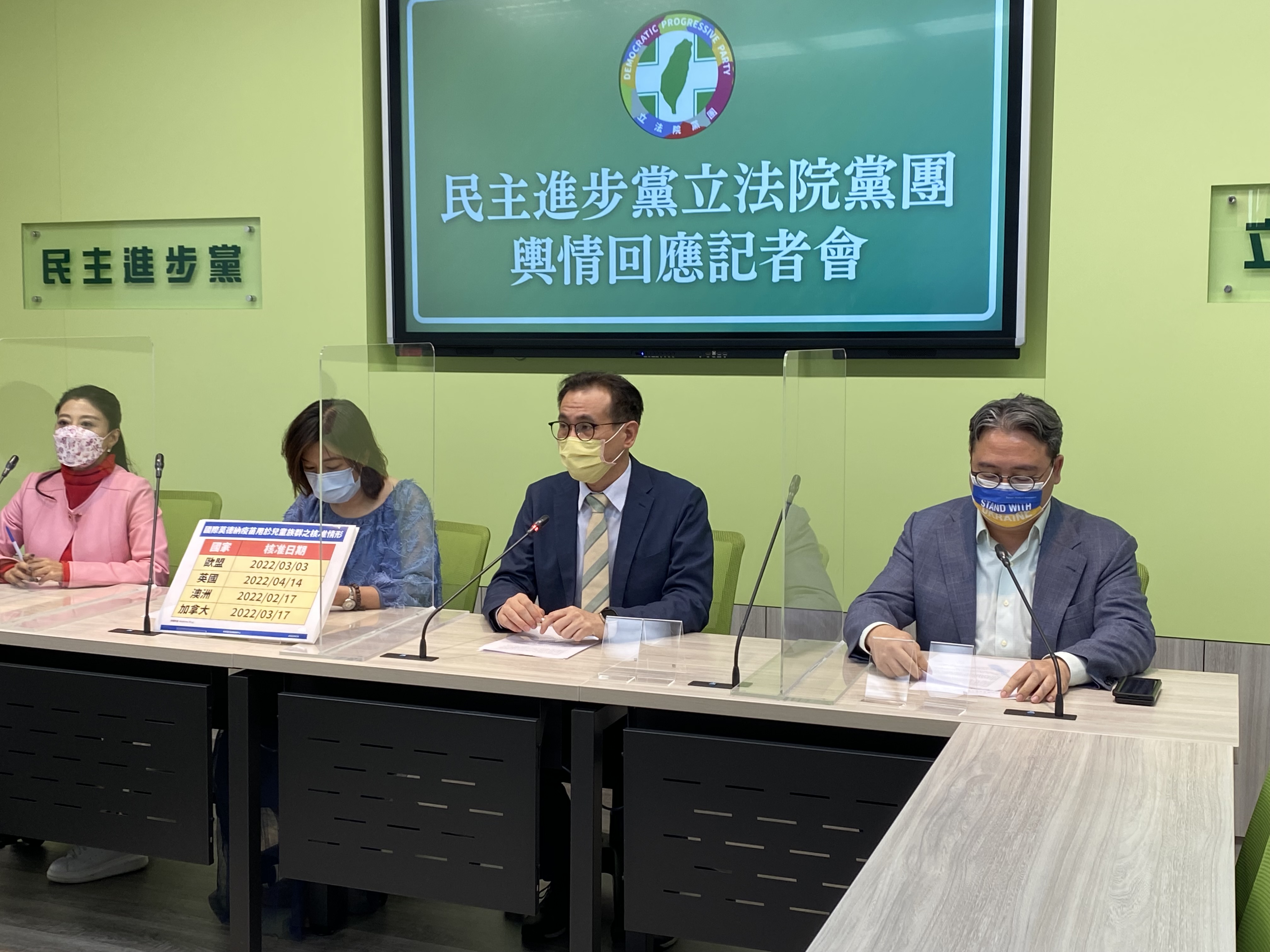民進黨立法院黨團19日表示，健身房「三劑令」業者若需其他配套，黨團會向指揮中心轉達。(林詠青攝)