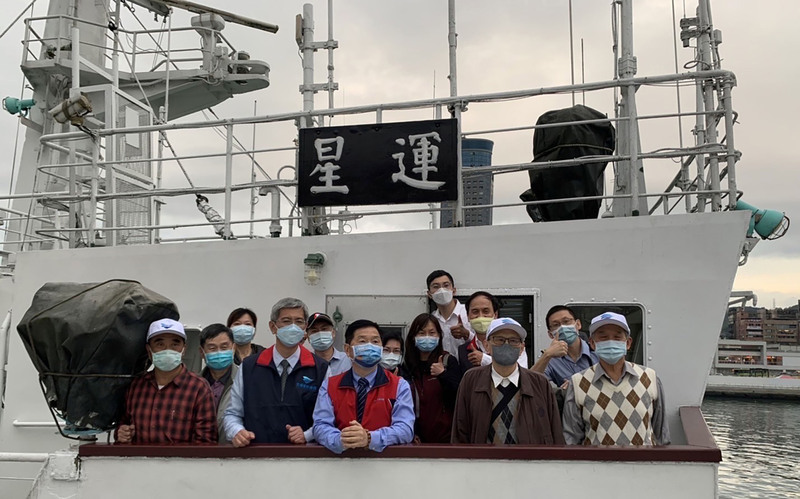 服役35年的運星艦，當年主要運補偏遠離島燈塔發電所需的油料，還有燈塔員工及眷屬生活必需品，將於29日正式除役。(圖:中央社)
