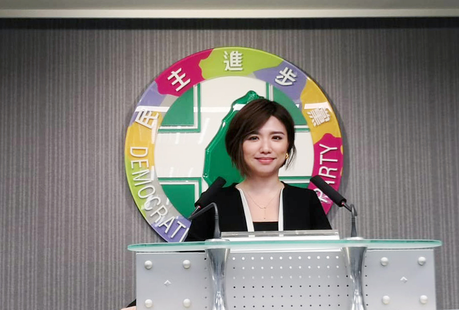 民進黨發言人黃彩玲表示，前衛生署長楊志良過去歷任政務官，卻在毫無事實下恣意發言，令人不齒。（劉玉秋攝）