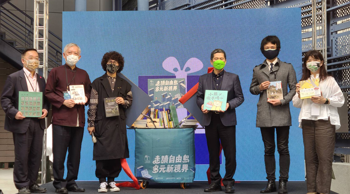響應4月23日是世界閱讀日，文化部今天召開記者會宣布「2022年走讀台灣」活動正式起跑。(江昭倫 攝)