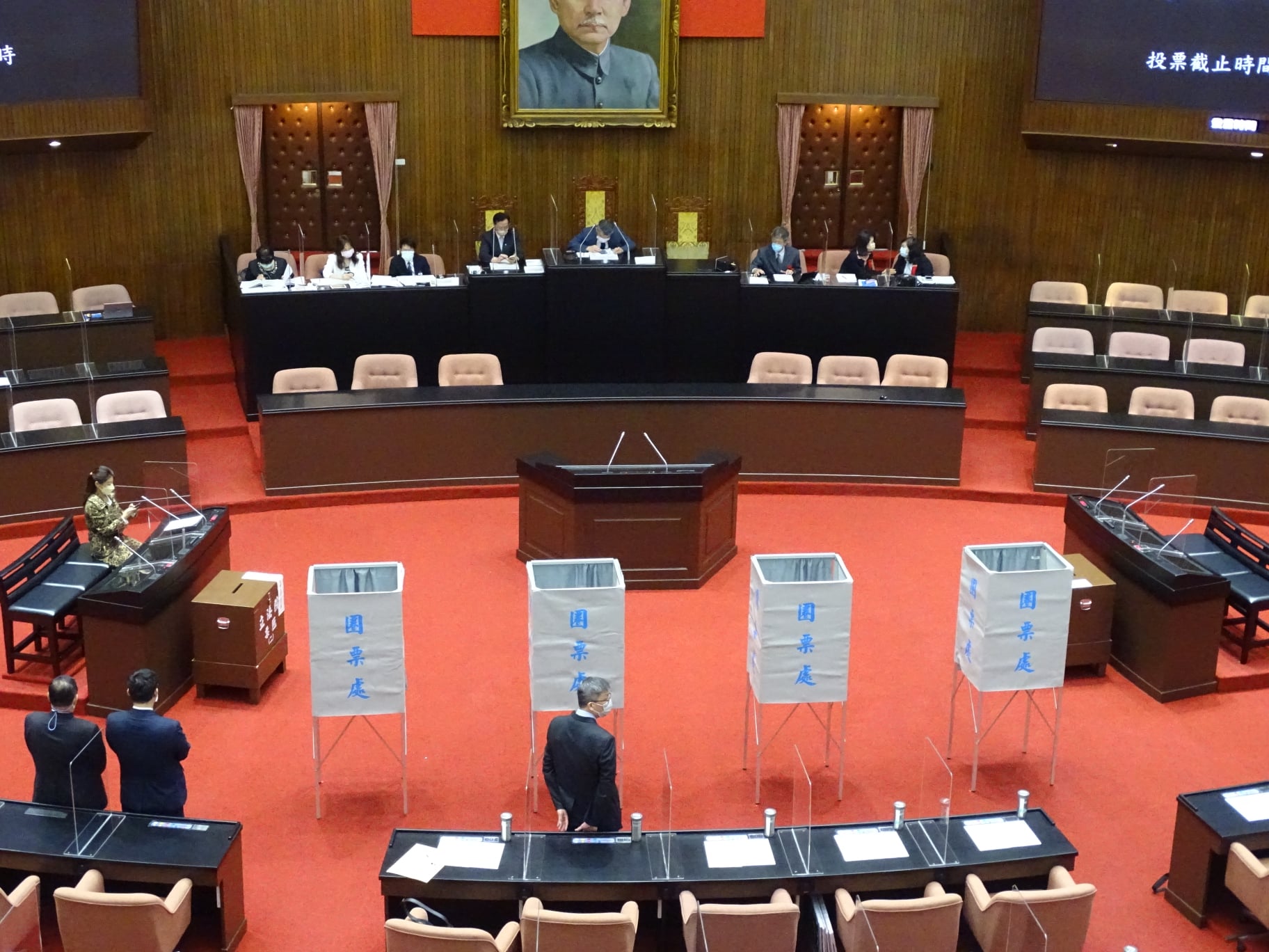 立法院26日行使最高檢察署檢察總長被提名人邢泰釗人事同意權投票。（劉玉秋攝）