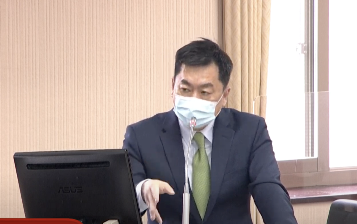 內政部次長陳宗彥27日列席立法院內政委員會，就「戶籍法」修正案提出意見。(林詠青攝)
