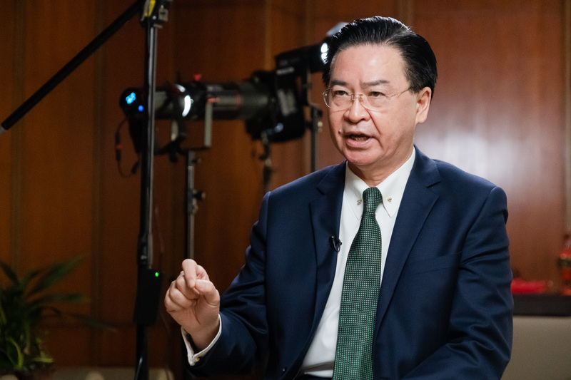 外交部長吳釗燮表示，中國在印太地區的擴張及俄羅斯入侵烏克蘭，使全球民主國家覺醒，也更加了解台灣的重要性。(外交部提供／中央社)