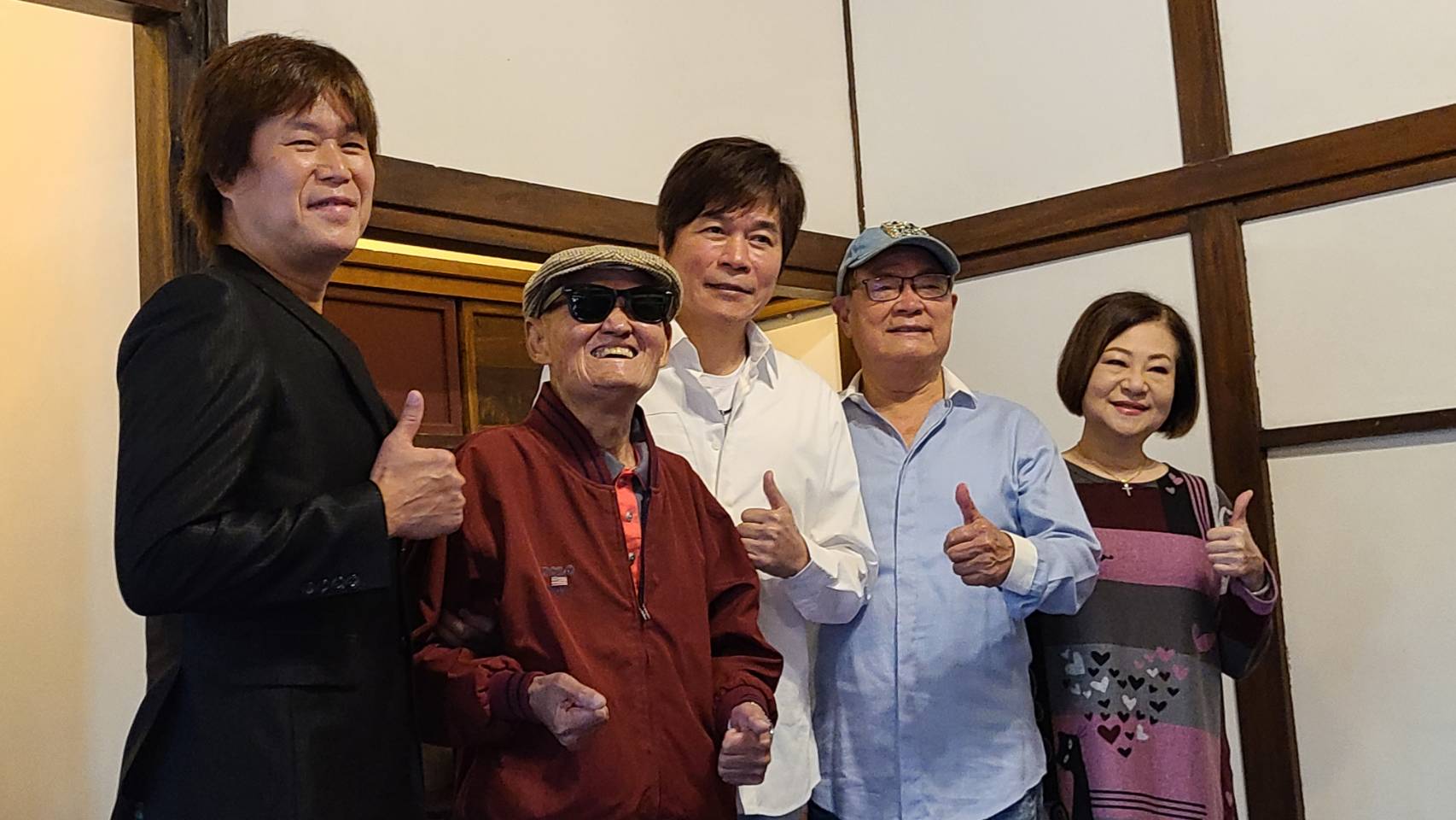 董事長樂團主唱阿吉(左起)、李炳輝、洪榮宏、劉福助、文香3日出席「舊情綿綿－台語經典演唱會」宣傳造勢活動。(江昭倫 攝)