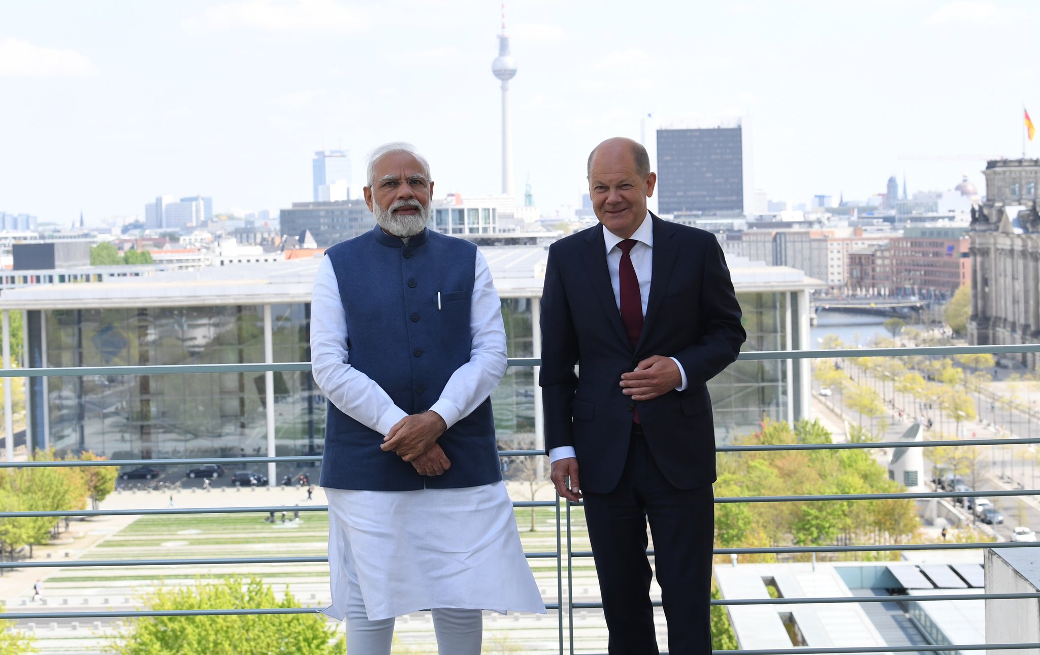 德國總理蕭茲（Olaf Scholz）(右)2日在柏林會見印度總理莫迪（Narendra Modi）。 (圖:莫迪推特)
