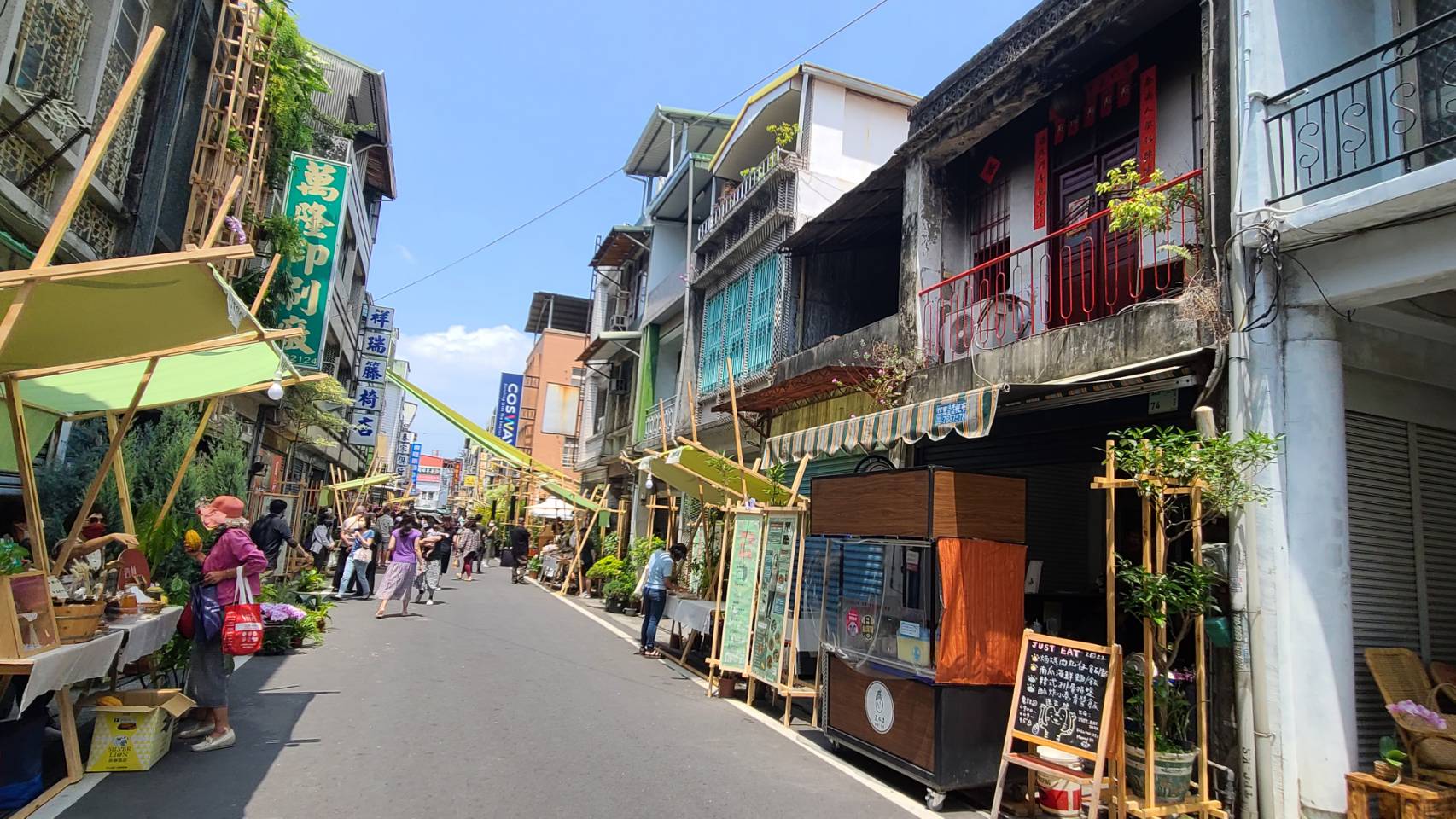 台灣好基金會「潮州・一點綠 」計畫，試圖從改變一條老街的綠意開始，進行一場找回鄉鎮之美的實驗。(江昭倫 攝)