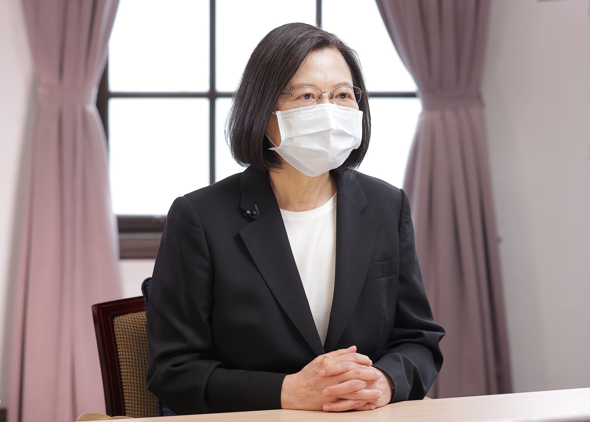 蔡英文總統6日以錄影方式為「高階文官培訓飛躍方案110年訓練開訓典禮」致詞，指出未來要努力的三大方向。(總統府提供)
