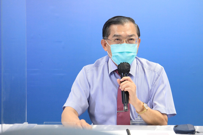 中國醫藥大學附設醫院感染管制中心副院長黃高彬29日表示，新冠「免疫竊盜」指感染新冠後免疫系統受損，導致很容易再感染其他病毒或細菌，且難以痊癒，恐延續8至12個月。(圖：中央社)