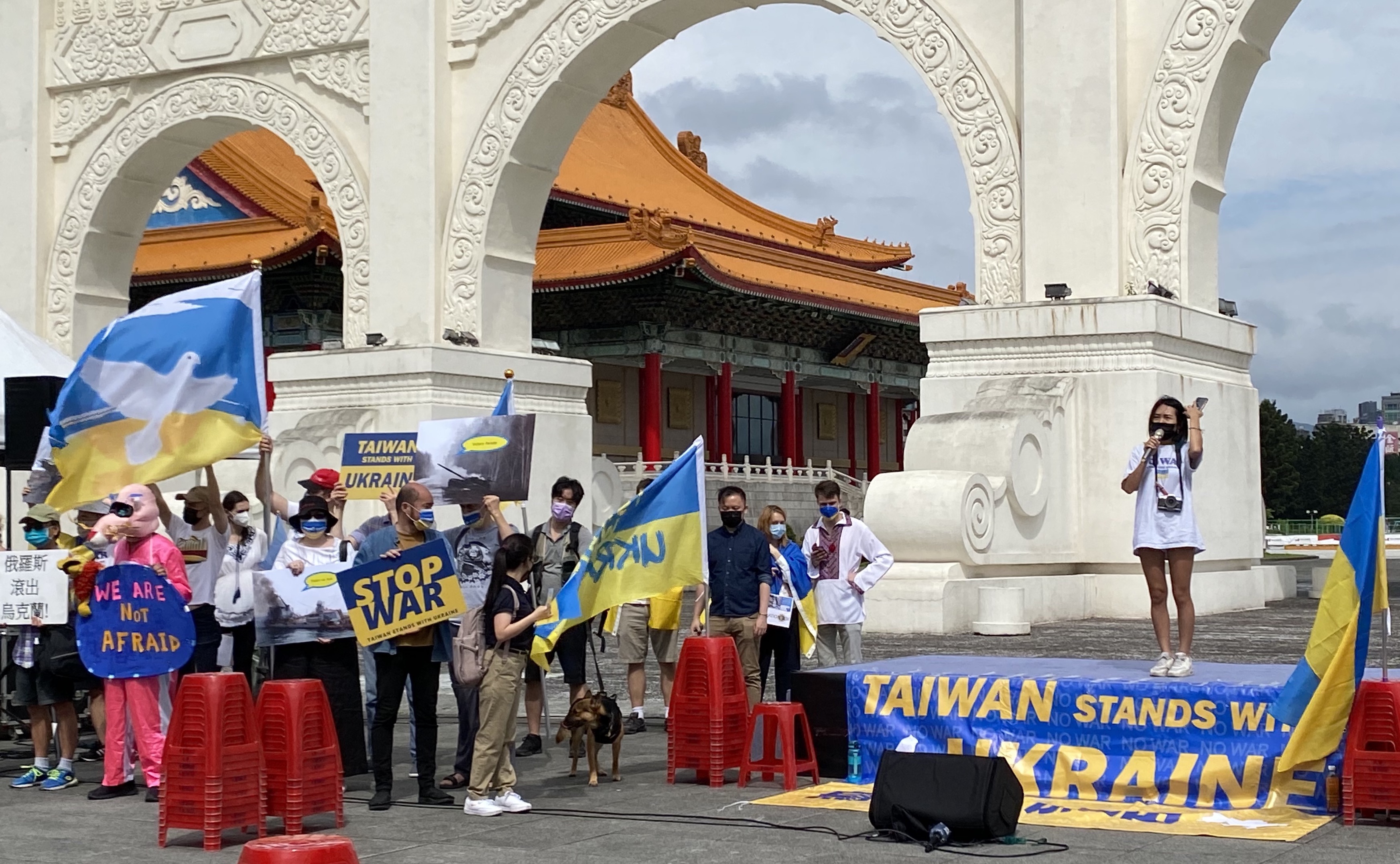 民間社團「台灣烏克蘭陣線」8日母親節在台北自由廣場(圖)、台中及新竹舉行集會活動，力挺烏克蘭抗俄。(林詠青 攝)
