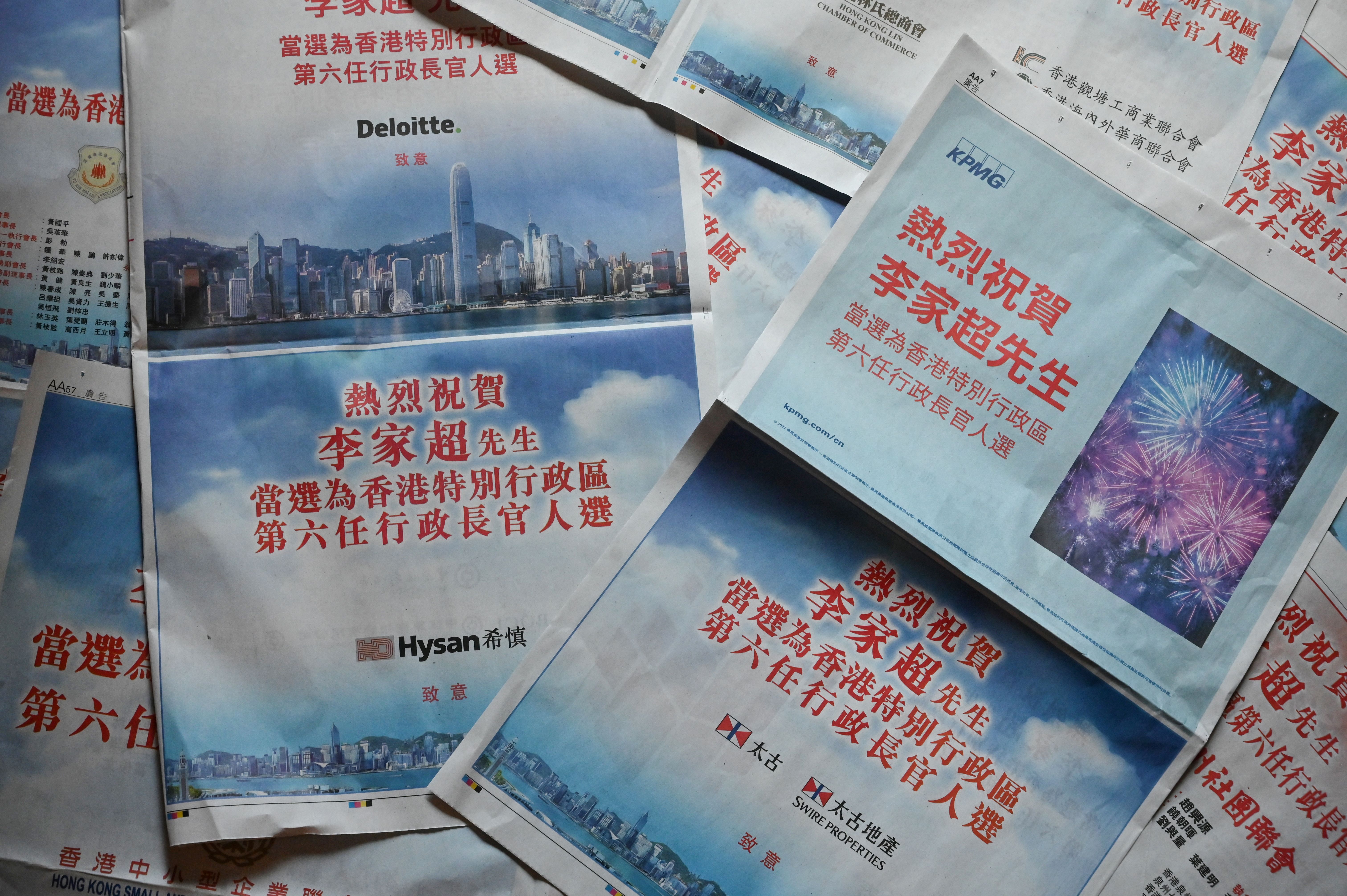 西方跨國公司和香港本地的商業大亨9日紛紛在報紙上刊登廣告，恭賀李家超成為香港新任領導人。(AFP)