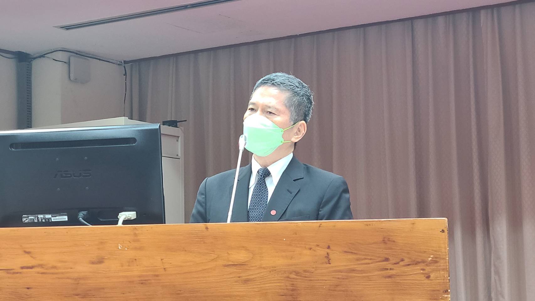 文化部長李永得11日在立法院教委會上表示，國際影音平台TaiwanPlus將轉移由公視接手營運，既有團隊也會全部轉移到公視繼續運作。(江昭倫 攝)