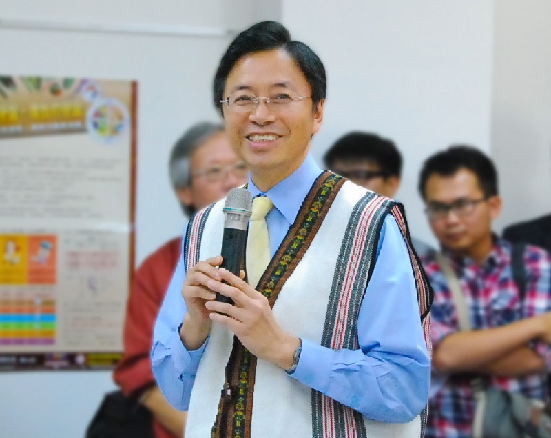 張善政6日表示，既然接受徵召，就會努力向前，且目前民調也顯示他領先。(圖：張善政臉書)