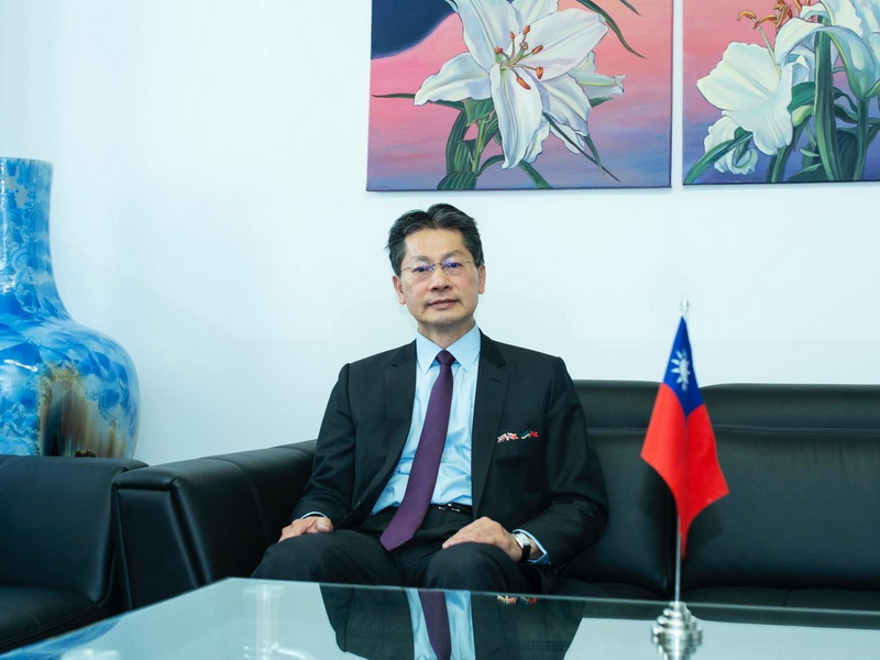 駐拉脫維亞代表李憲章日前投書波羅的海時報，籲請國際社會摒棄政治顧慮、終止歧視，支持台灣成為世衛大會觀察員 (駐拉脫維亞代表處提供)