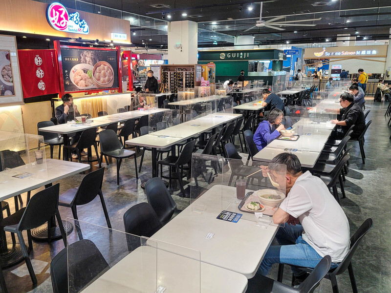 健保署公布2020年醫院財報，受到疫情影響，醫院美食街收入大減。美食街示意圖。 (圖：中央社)