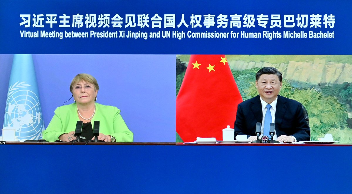 中國國家主席習近平25日與聯合國人權事務高級專員巴舍萊舉行線上會議。(圖：華春瑩推特)