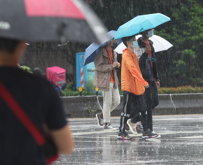 29日午後對流旺盛，南投及中南部6縣市山區大雨特報。(資料照／中央社)