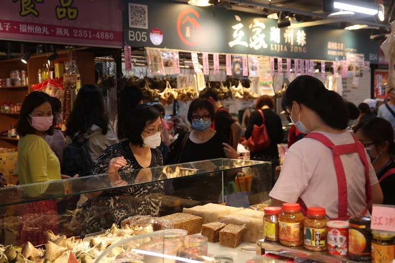 國發會27日公布4月景氣燈號，連續2個月亮出代表「景氣穩定」的綠燈。 (圖：中央社)
