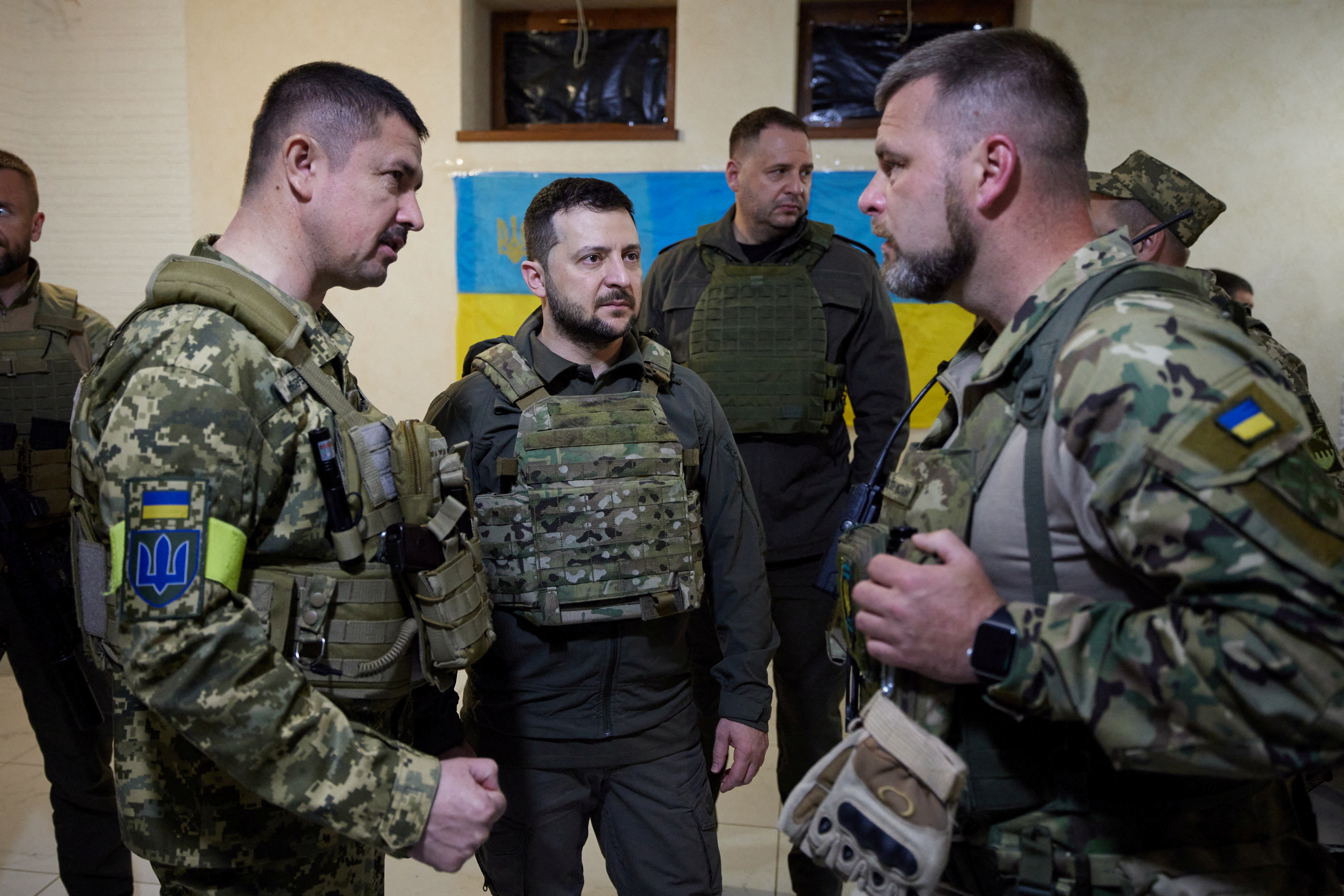 澤倫斯基前往烏克蘭東北部哈爾科夫(Kharkiv)地區，視察前線軍隊。(RT/達志影像)