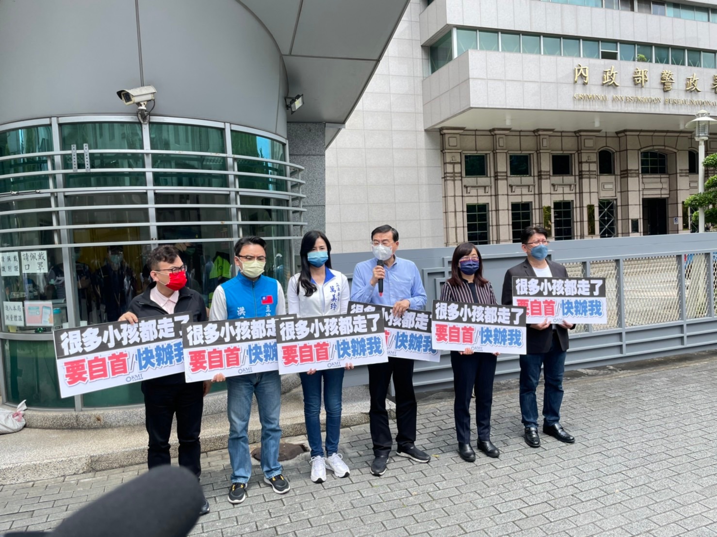 國民黨立院黨團總召曾銘宗等6名立委聲援藝人郭彥均。(圖：曾銘宗臉書)