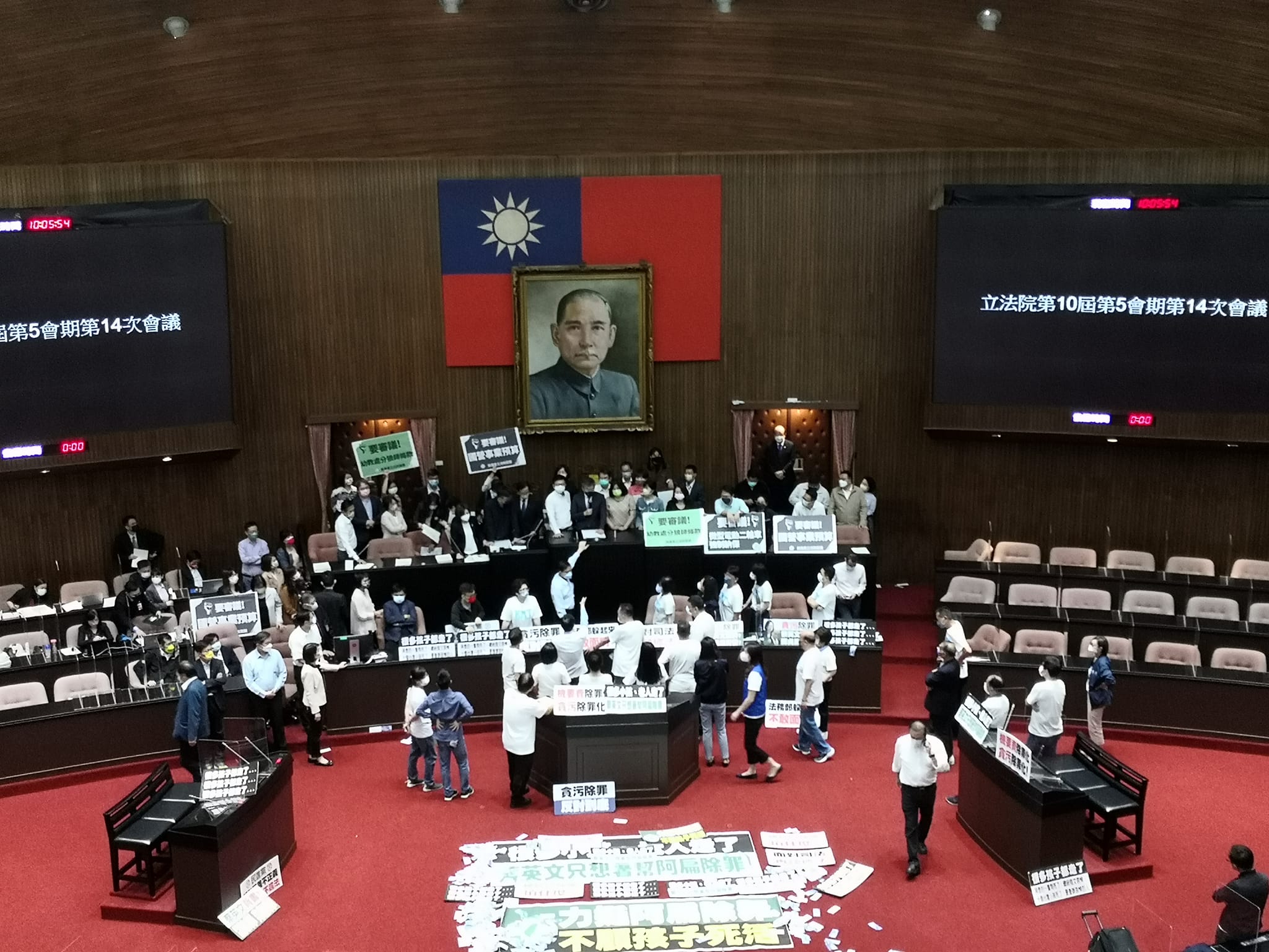 攸關國務機要費除罪化的「會計法修正案」，30日在混亂中通過三讀。（劉玉秋攝）