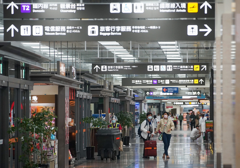 桃園國際機場與松山機場2日陸續接獲源自境外不明人士的炸彈恐嚇。(圖：中央社)