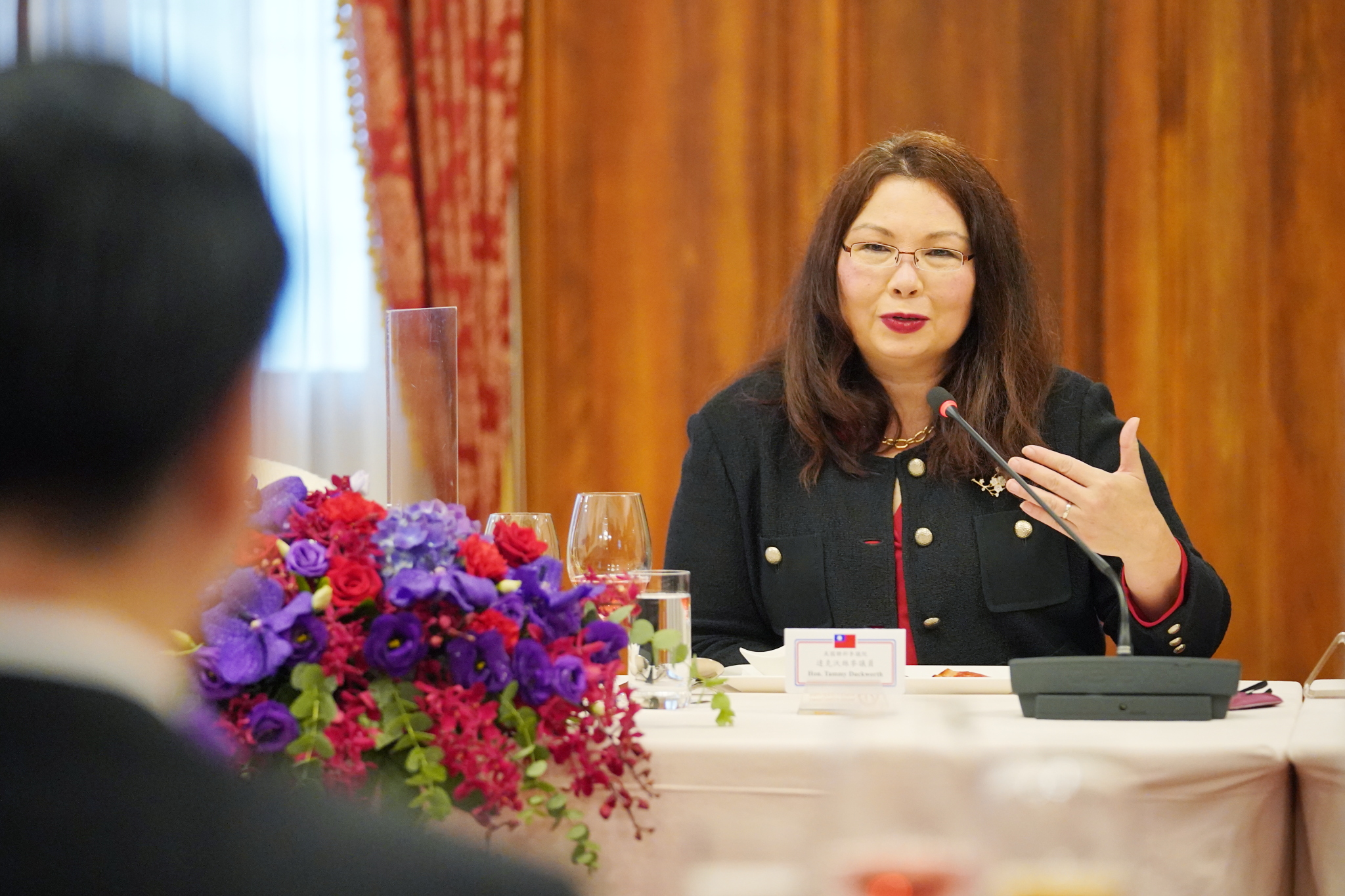 外交部長吳釗燮31日在台北賓館設宴款待美國聯邦參議員達克沃絲(Tammy Duckworth)。(圖 : 外交部臉書)