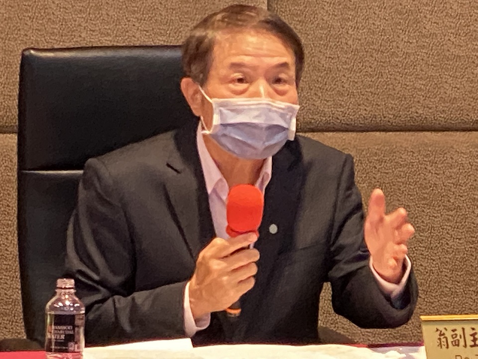 NCC發言人翁柏宗1日在記者會上回應媒體提問。(吳琍君 攝)
