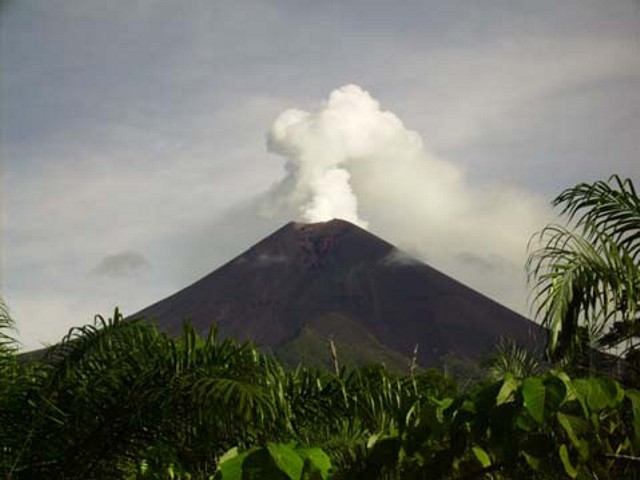 巴布亞紐幾內亞的烏拉旺火山。(圖：維基百科)