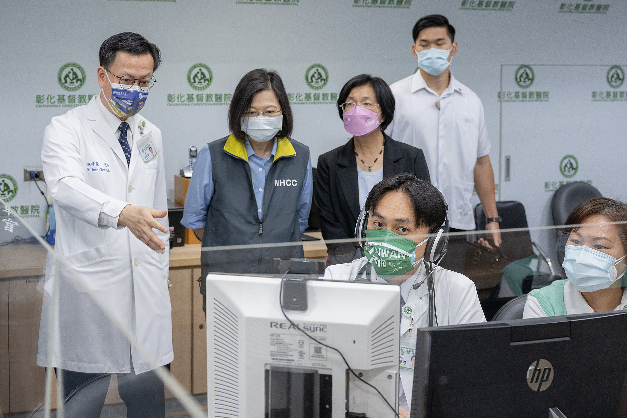 蔡英文總統4日視訪彰化基督教醫院。 (圖:總統府)