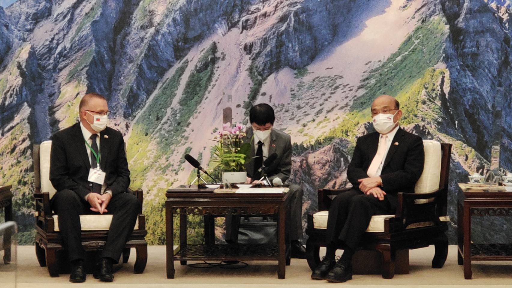 行政院長蘇貞昌今天(6日)上午接見「斯洛伐克國會及布拉提斯拉瓦省聯合訪問團」。(王韋婷攝)