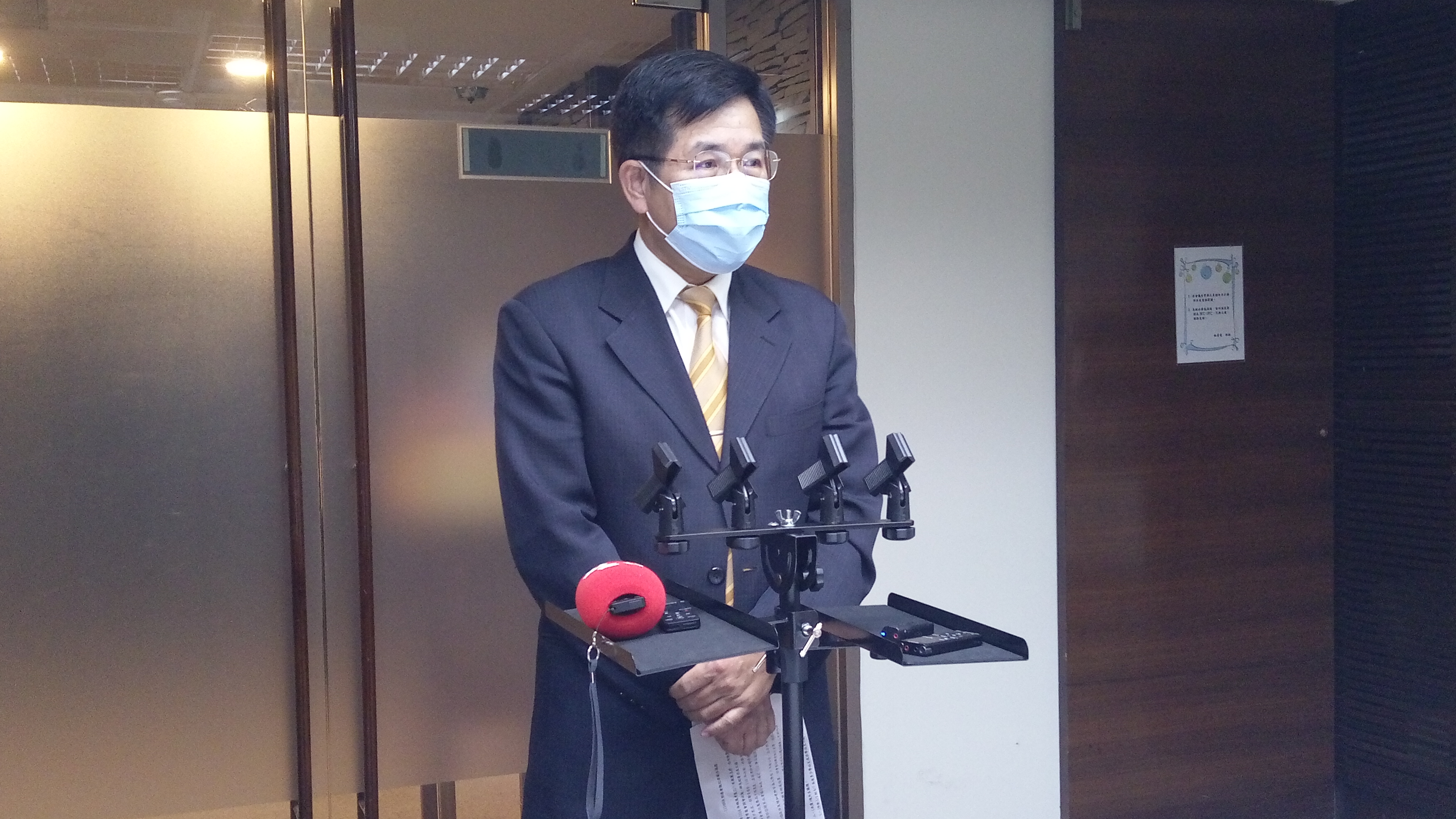 教育部長潘文忠強調，教育部會宣導學生打疫苗，但不會硬性規定要打疫苗才能到校上課。(資料照／陳國維 攝)