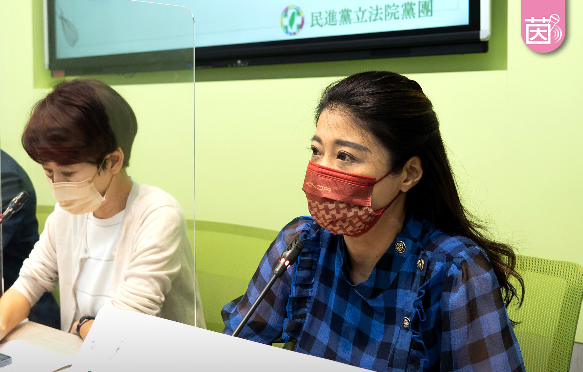 民進黨團副書記長林楚茵10日表示，經濟部商業司與投審會都尚未收到台灣蘋果新聞網交易申請案。(翻攝自林楚茵臉書)