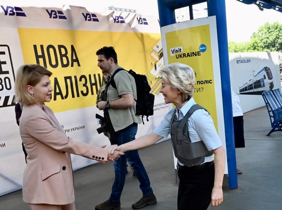 歐洲聯盟執行委員會主席范德賴恩(Ursula von der Leyen)11日抵達烏克蘭首都基輔（推特）